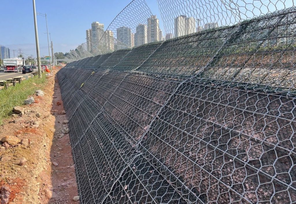 Estrutura De Contenção Em Solo Reforçado E Reforço De Talude Maccaferri Brasil 5420