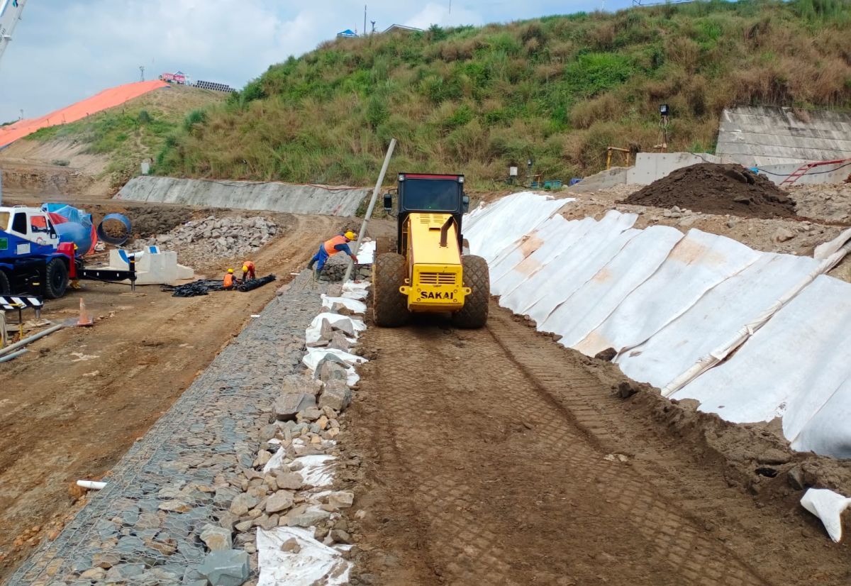 SADAWARNA DAM PARAMESH WALL